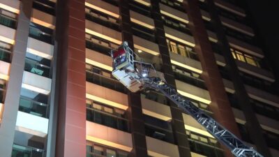 İSTANBUL (AA) – Sultangazi'de bir otelde çıkan yangında dumandan etkilenen