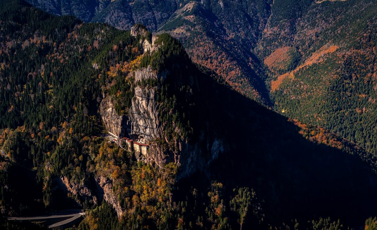 TRABZON (AA) – Trabzon'un Maçka ilçesindeki tarihi Sümela ve Vazelon