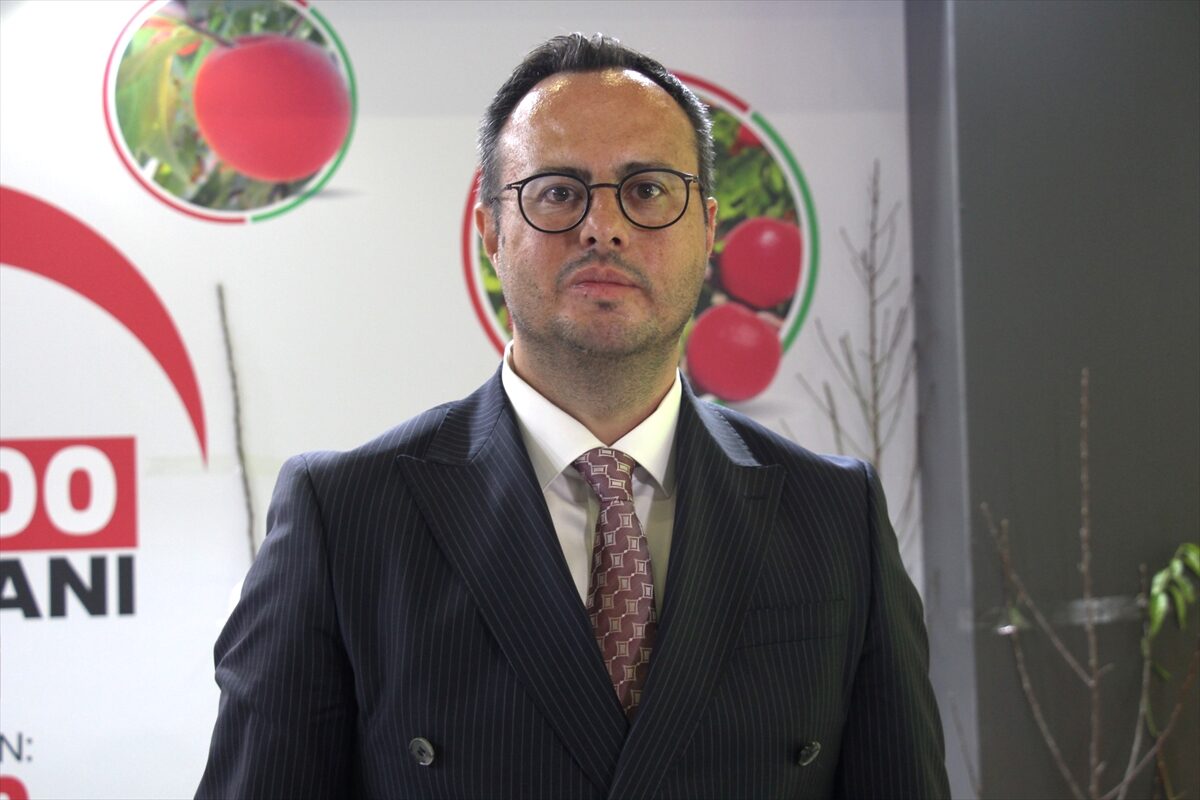 - Batı Akdeniz İhracatçılar Birliği Başkanı Ümit Mirza Çavuşoğlu:
- "Antalya,