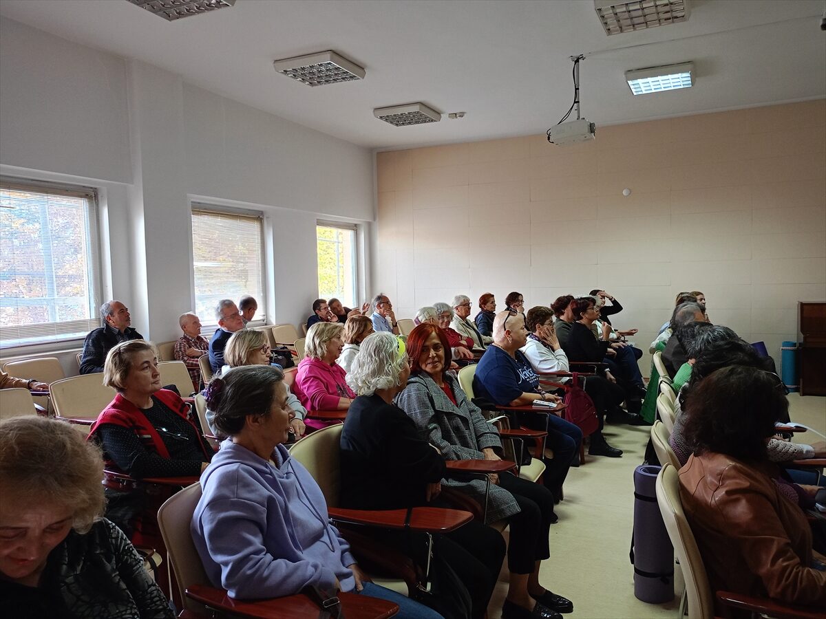 - Anadolu Üniversitesi bünyesinde faaliyet gösteren Tazelenme Üniversitesinde eğitim alan