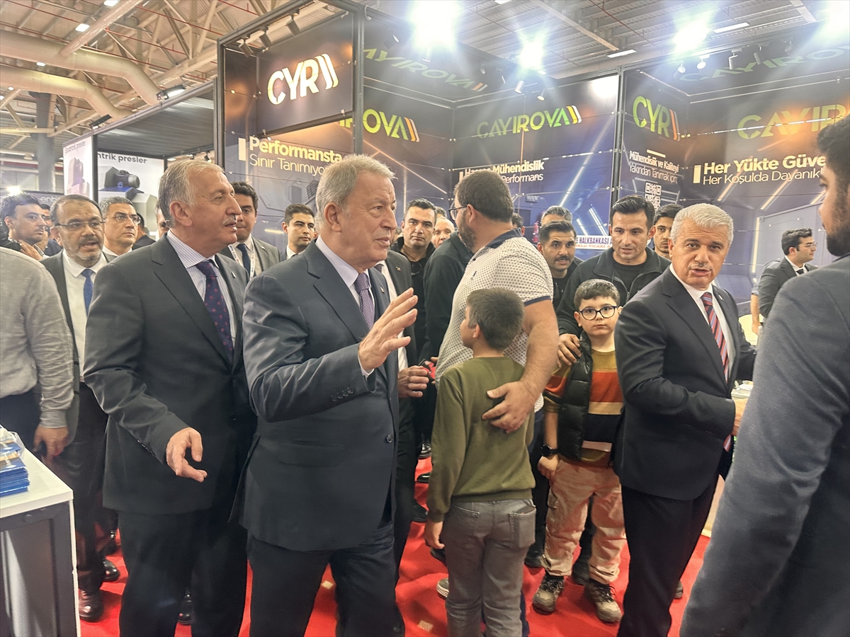 - "(Savunma sanayii) Geleceğe son derece ümitle bakıyoruz, güvenle bakıyoruz.