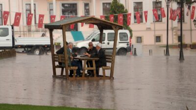 TEKİRDAĞ (AA) – Tekirdağ ve Kırklareli'nde etkili olan sağanak hayatı
