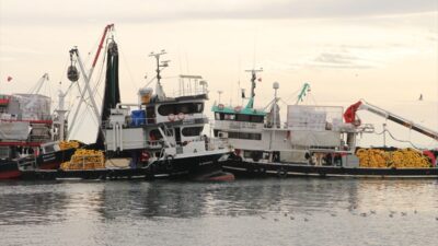 - Marmara Denizi'nde 3 gündür etkili olan lodos nedeniyle 6