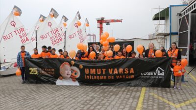 TEKİRDAĞ (AA) – Tekirdağ'da turuncu balonlarla denize açılan yelkenciler lösemiye