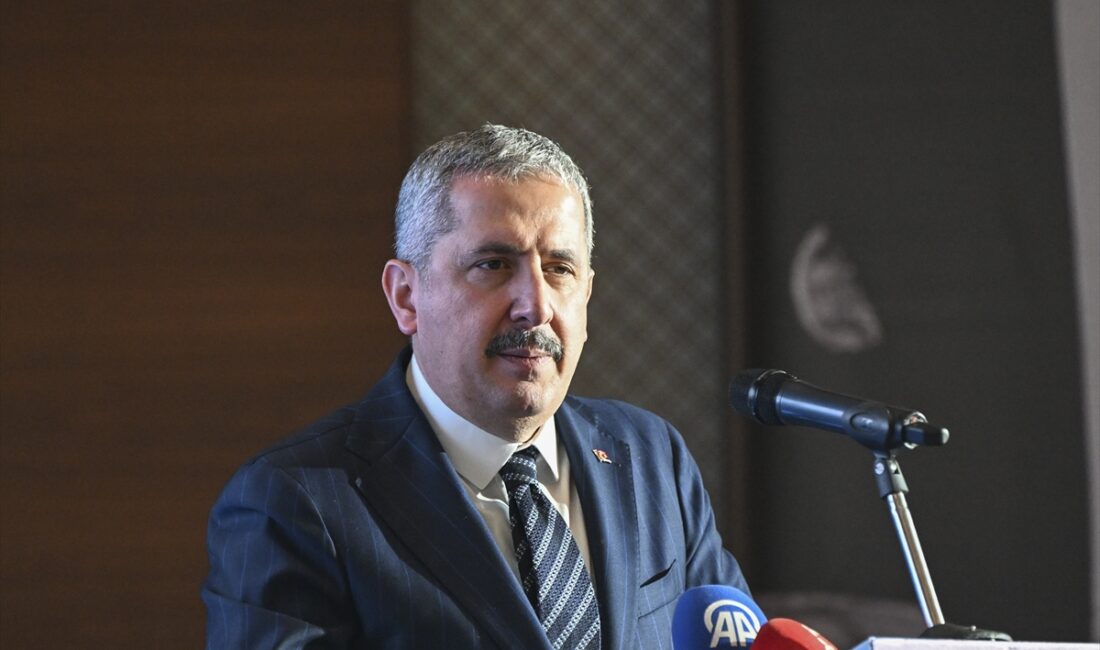 - Ticaret Bakan Yardımcısı Mahmut Gürcan:
- "(Otomotiv endüstrisinin ihracatı) 2025