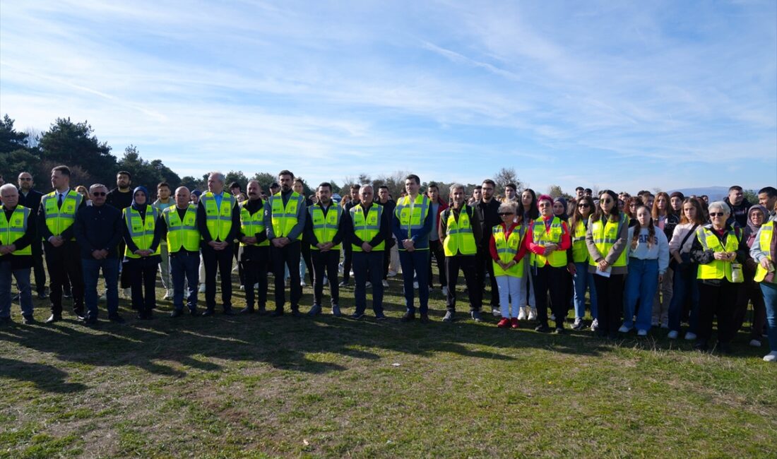 TOKAT (AA) – Tokat'ın Erbaa ilçesinde düzenlenen çevre etkinliğinde 1