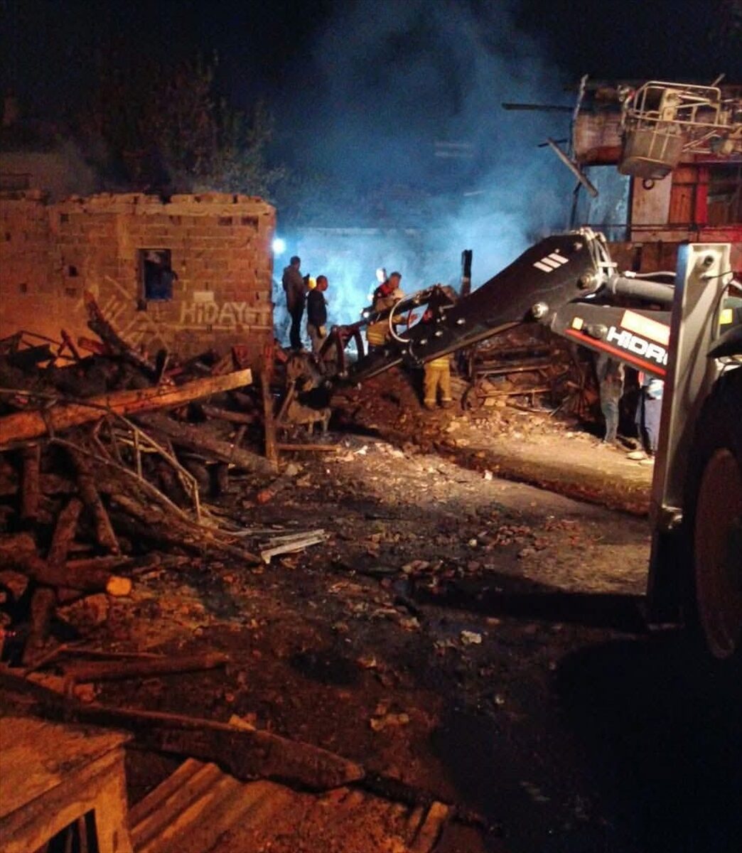 TOKAT (AA) – Tokat'ın Zile ilçesinde bir evde çıkan yangında,