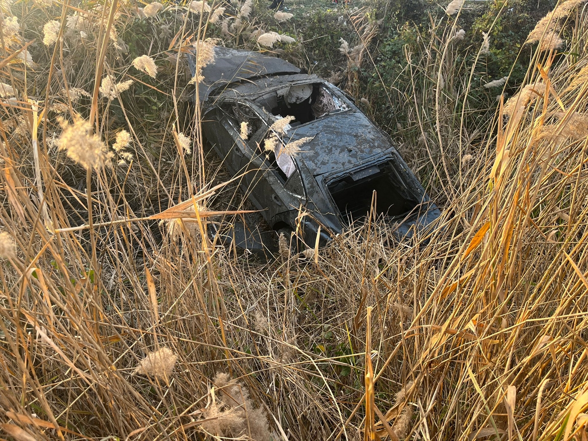 TOKAT (AA) – Tokat'ın Niksar ilçesinde otomobilin devrilmesi sonucu iki
