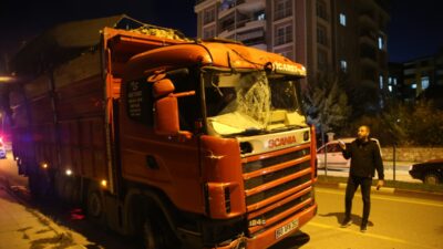 TOKAT (AA) – Tokat'ta, freni patlayan şeker pancarı yüklü kamyonun