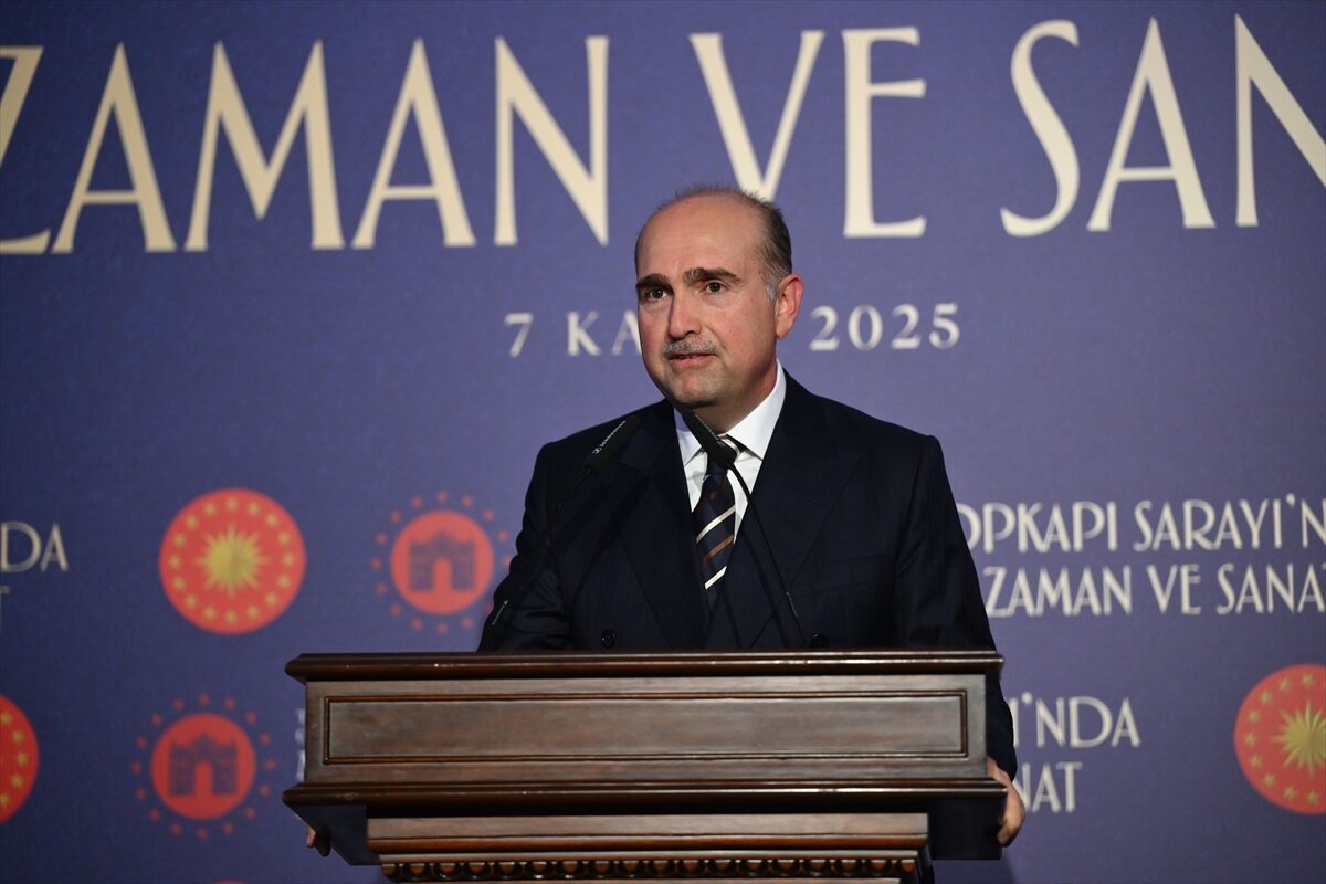 - Osmanlı saat ustalarından Ahmed Eflaki Dede ve Süleyman Leziz'in