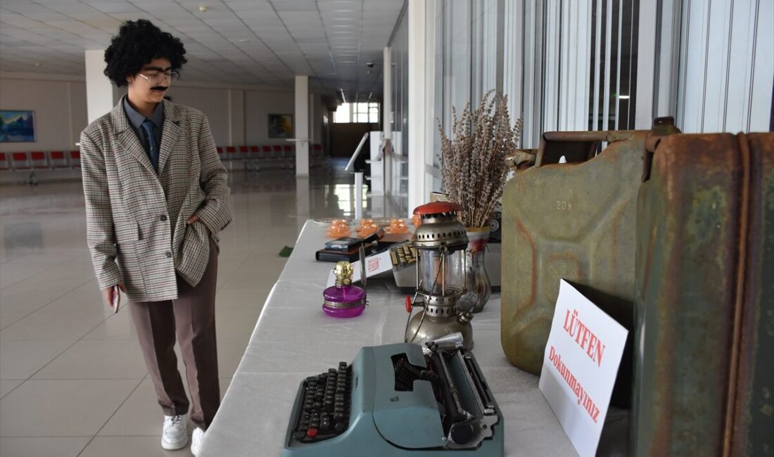 TRABZON (AA) – Trabzon Üniversitesi öğrencilerince "Yeşilçam" etkinliği organize edildi.