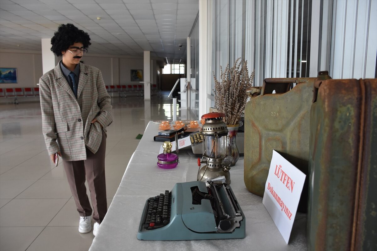 TRABZON (AA) – Trabzon Üniversitesi öğrencilerince "Yeşilçam" etkinliği organize edildi.