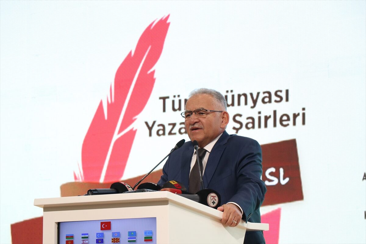 - Türk Dil Kurumu Başkan Yardımcısı Doç. Dr. Harun Şahin:
-