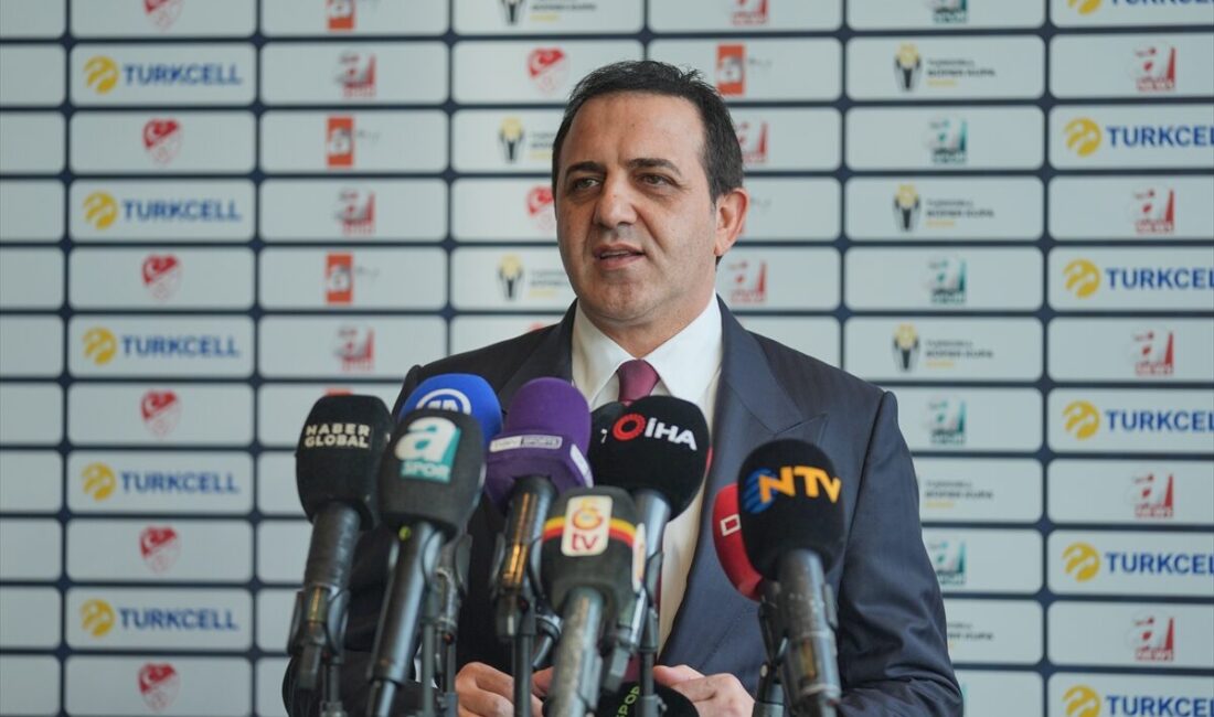 - Fenerbahçe Futbol Takımından Sorumlu Yönetim Kurulu Üyesi Ertan Torunoğulları:
-