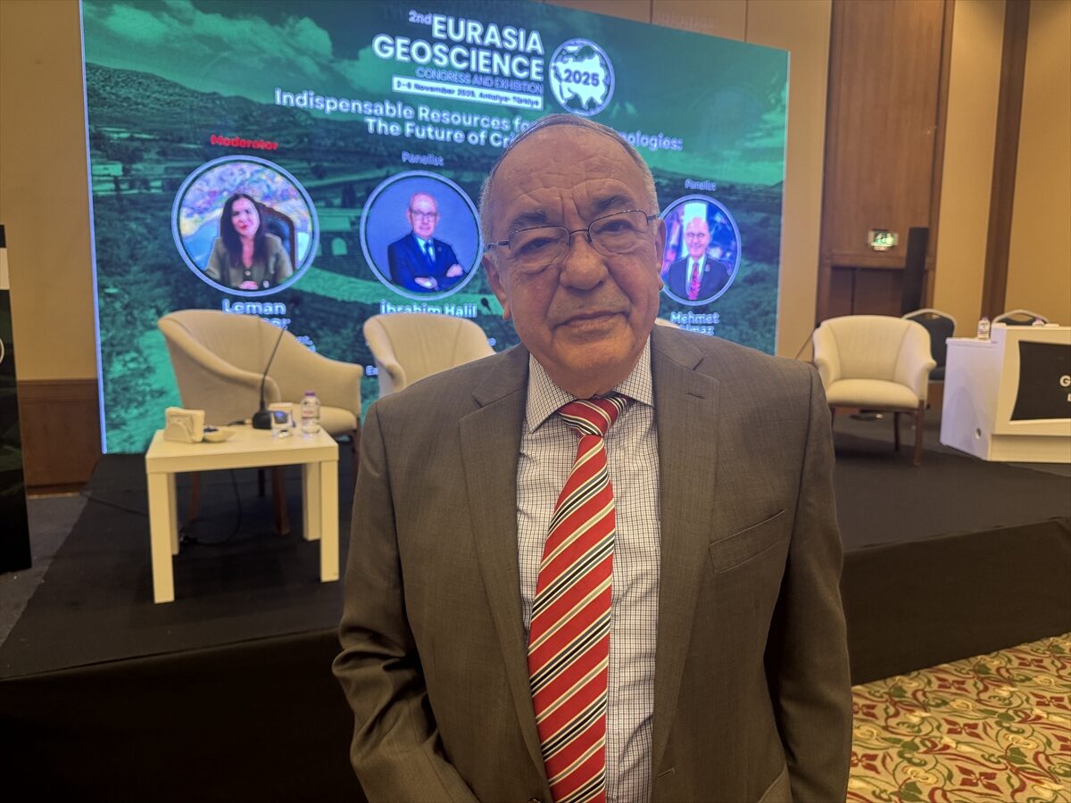 - TOBB Türkiye Madencilik Meclisi Başkanı İbrahim Halil Kırşan:
- "Dünyada