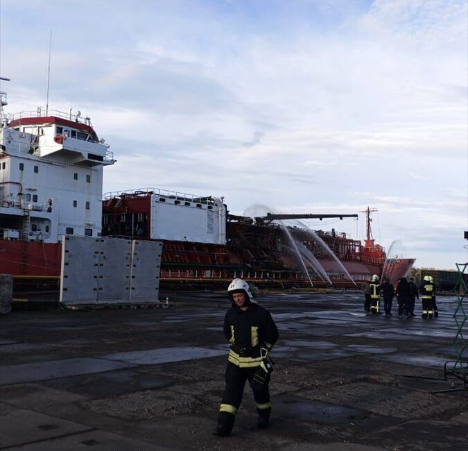 KİEV (AA) – Ukrayna'nın İzmail Limanı'nda tahliye sırasında isabet alan