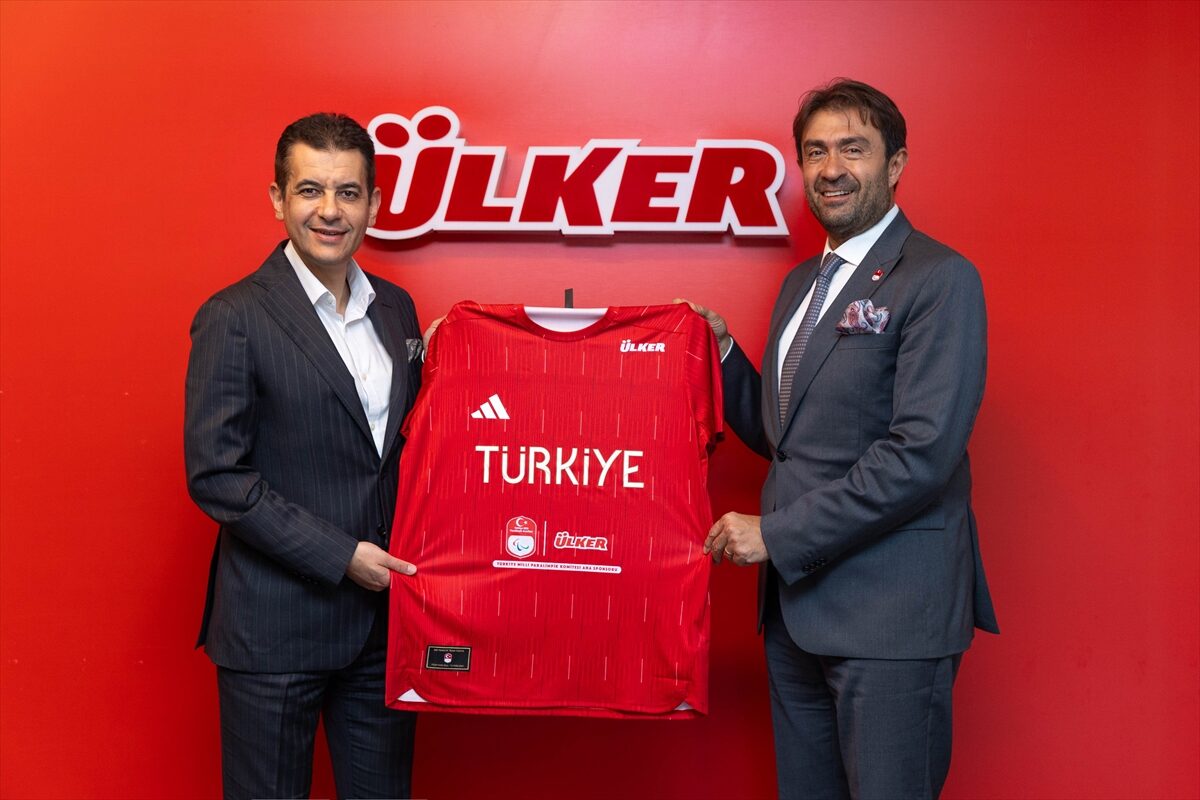 - Ülker CEO'su Özgür Kölükfakı:
- "Toplumdaki fırsat eşitliğine dikkat çekmek,