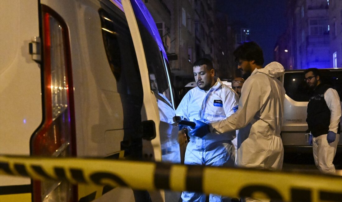 İSTANBUL (AA) – Ümraniye'de bir kişi tartıştığı oğlunu ve erkek