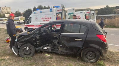 UŞAK (AA) – Uşak'ta iki otomobilin çarpıştığı kazada 1 kişi