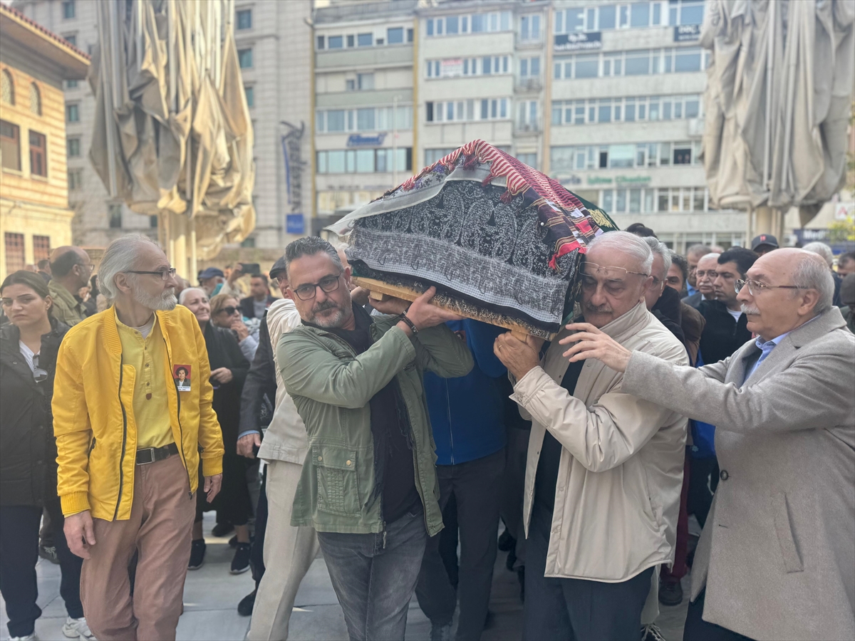 - Sanatçı Ender Doğan:
- "Süheyla hoca, Osmanlı bakiyesi Türk musikisinin