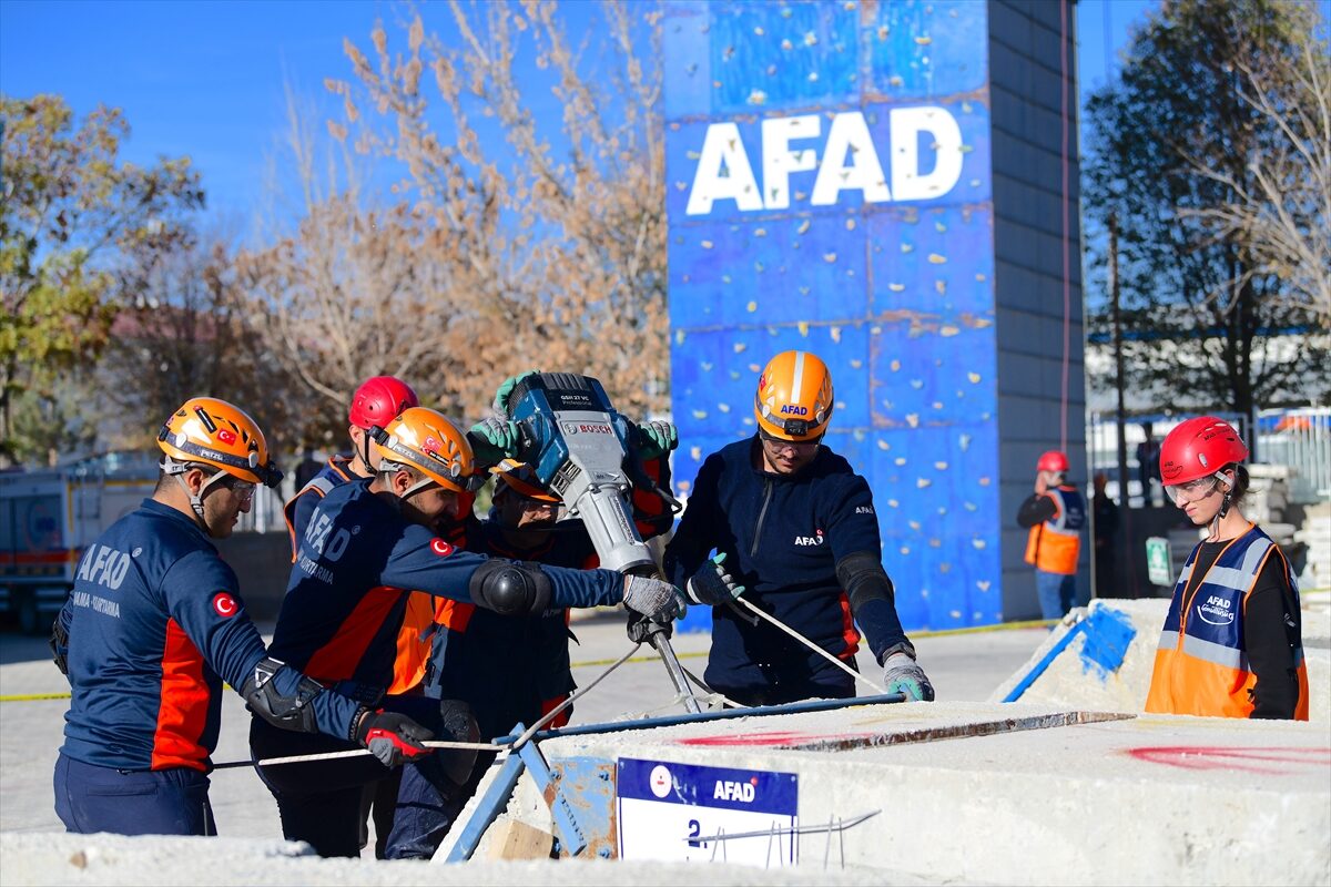 - Van'da 23 Ekim ve 9 Kasım 2011'de meydana gelen