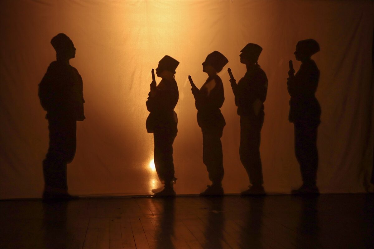 VAN (AA) – Van'ın Erciş ilçesinde öğrenciler, "Atam ve Sonsuzluk"