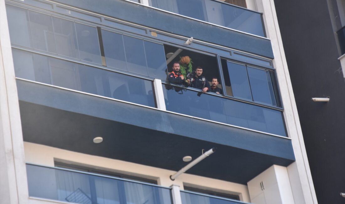 - Dumandan etkilenen 20 kişi hastaneye kaldırıldı, 12 kişi ayakta