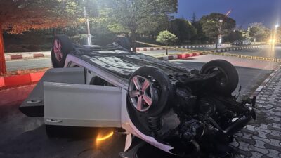 VAN (AA) – Van'ın Erciş ilçesinde takla atan otomobilin devrilmesi