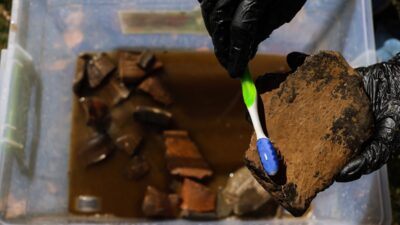 - İremir Höyüğü'ndeki kazıda ortaya çıkarılan depo ve mutfak alanında