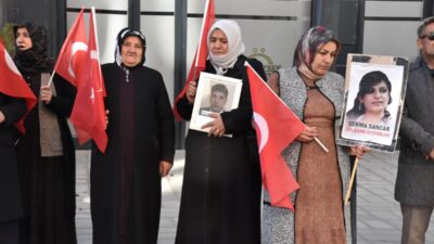 VAN (AA) – Van'da çocukları dağa kaçırılan aileler, DEM Parti