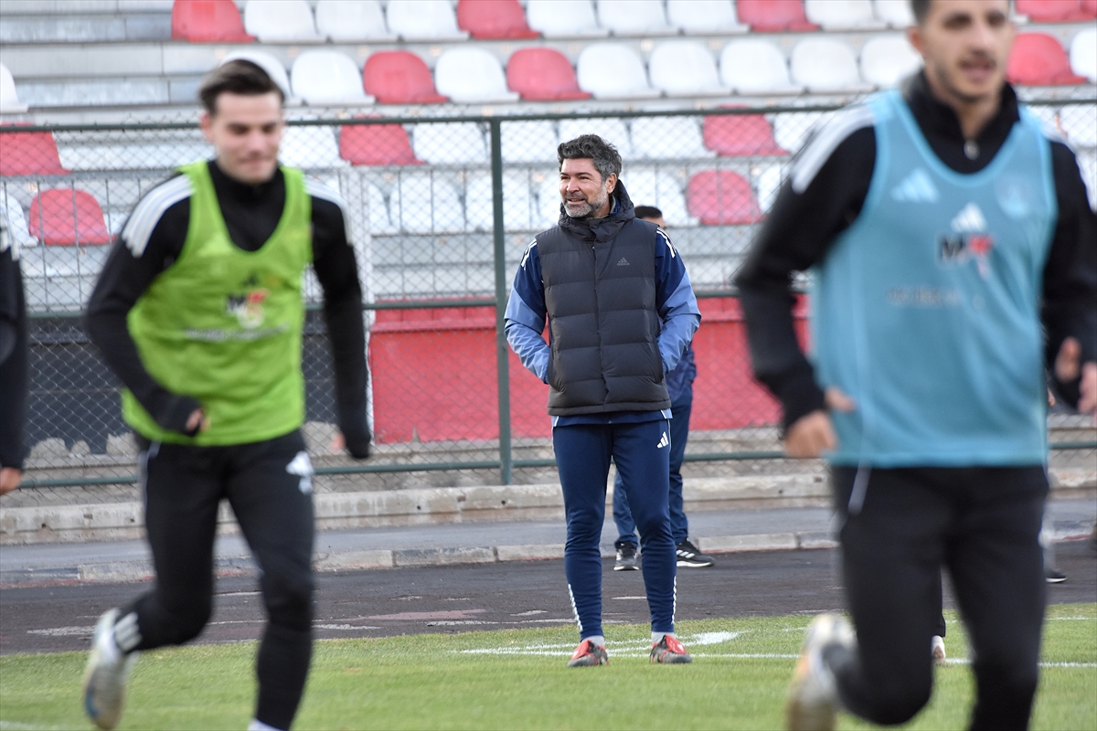 - Trendyol 1. Lig'de oynadığı 14 maçta 5 galibiyet, 6