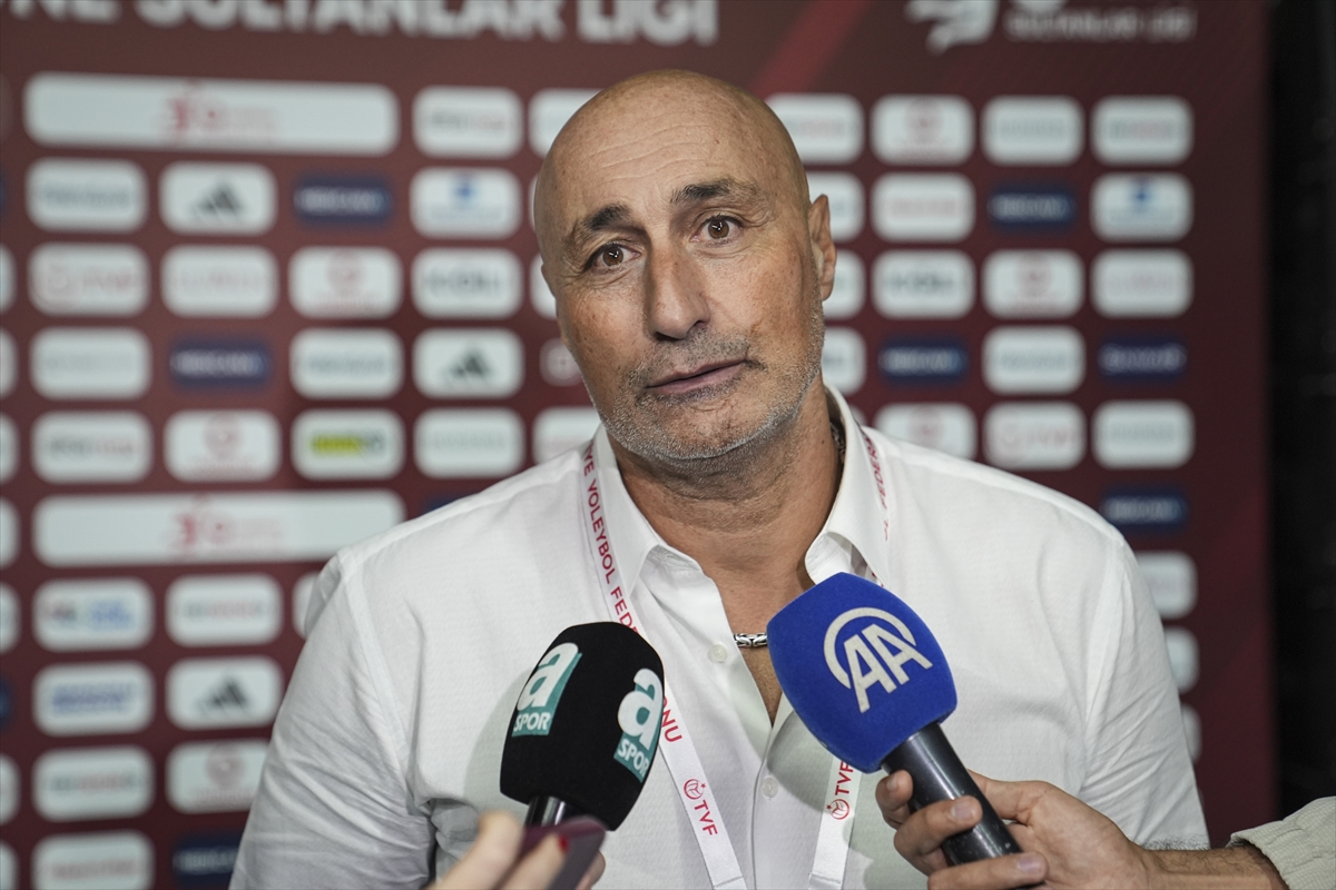 - Fenerbahçe Medicana Başantrenörü Marcello Abbondanza:
"Zor anlar yaşadığımız oldu ancak