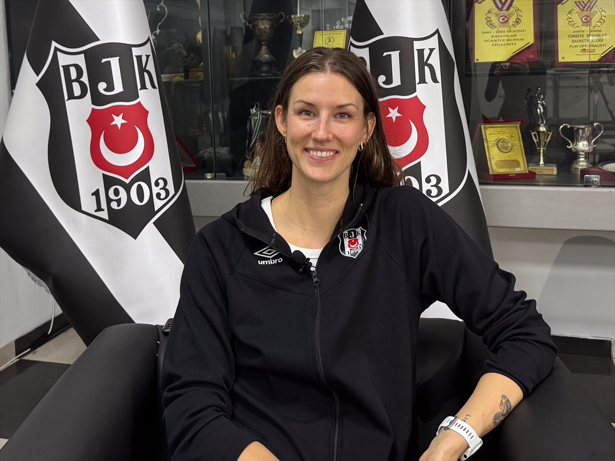 - Beşiktaş Kadın Voleybol Takımı'nın Estonyalı oyuncusu:
"Sanat, size bir kaçış