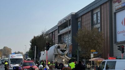 YALOVA (AA) – Yalova'da yolun karşısına geçmeye çalışırken beton mikserinin