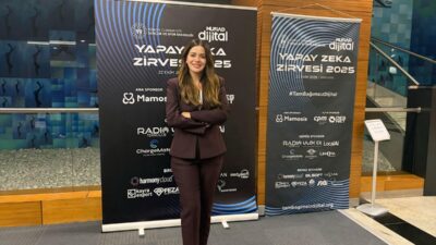 - Eğitim Teknolojileri Uzmanı Ebru Karayel Çınar:
- "Öğretmen hala sınıftaki