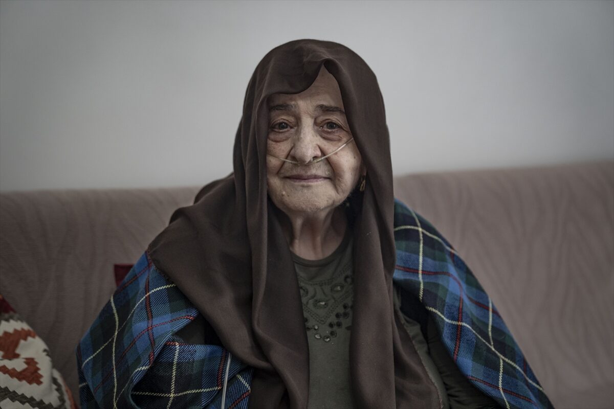 - Erzurum'da yaşlılık ve buna bağlı rahatsızlıklarından dolayı dışarı çıkamayan