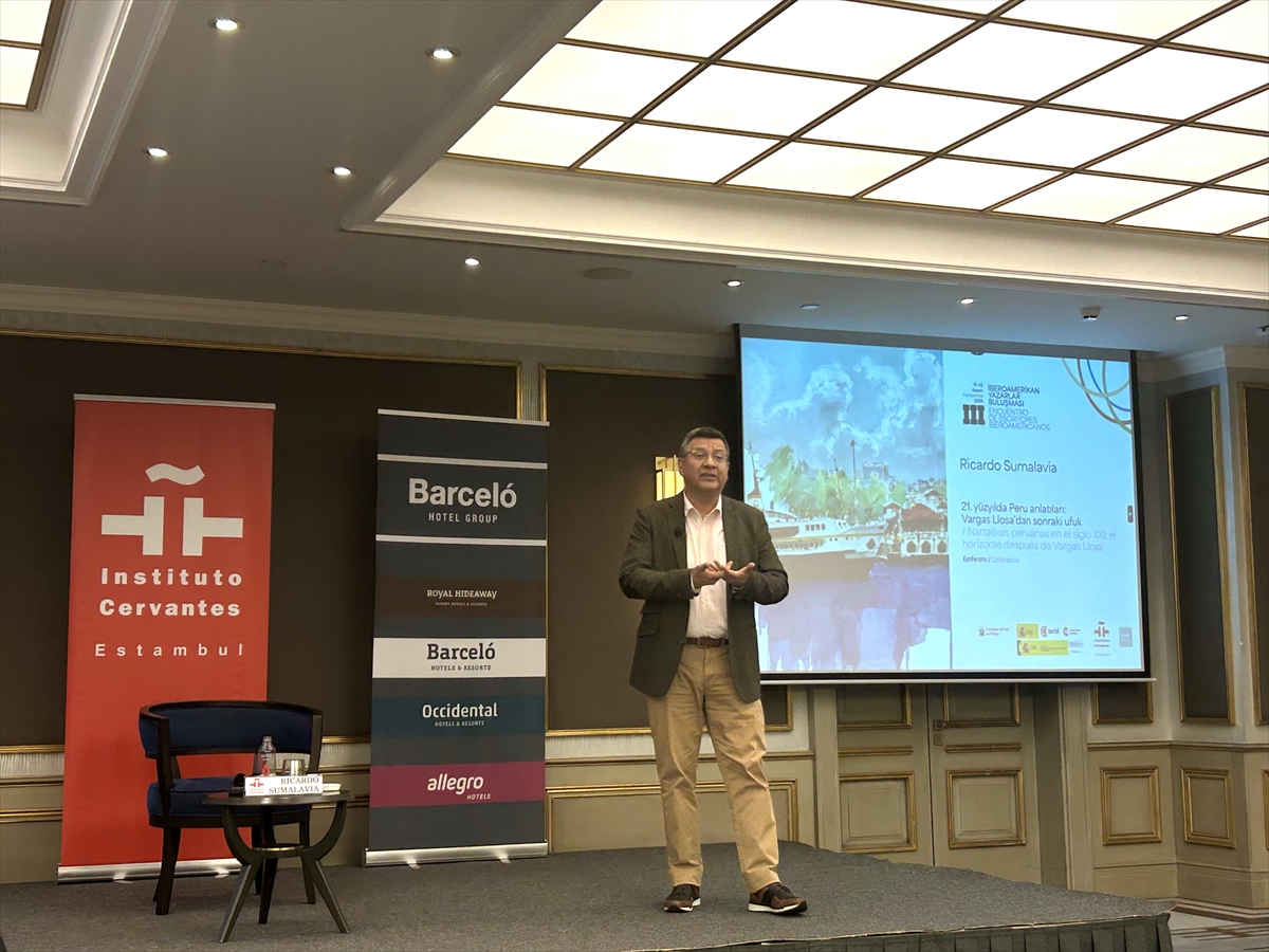 İSTANBUL (AA) – Perulu yazar Ricardo Sumalavia, İstanbul Cervantes Enstitüsü