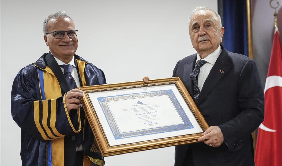 - Yeditepe Üniversitesi Kurucusu ve Onursal Başkanı Bedrettin Dalan:
- "Kurulduğumuz