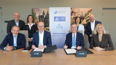 - Yeditepe Üniversitesi Rektörü Mehmet Durman:
- "Bir üniversite, bir okul