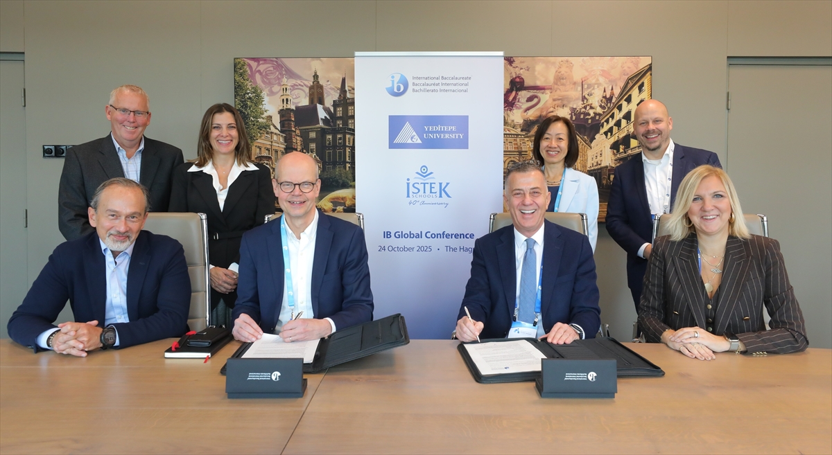 - Yeditepe Üniversitesi Rektörü Mehmet Durman:
- "Bir üniversite, bir okul