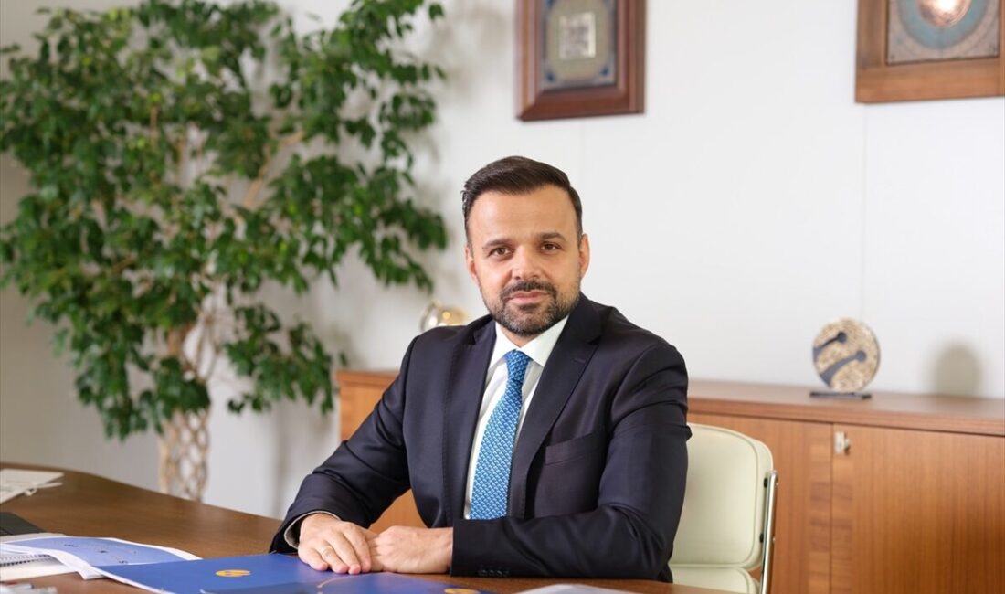 - Turkcell Genel Müdürü Ali Taha Koç:
- "Türkiye'yi geleceğe hazırlarken