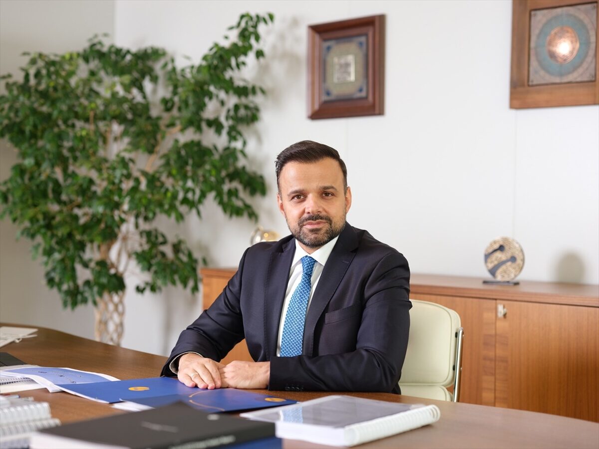 - Turkcell Genel Müdürü Ali Taha Koç:
- "Türkiye'yi geleceğe hazırlarken