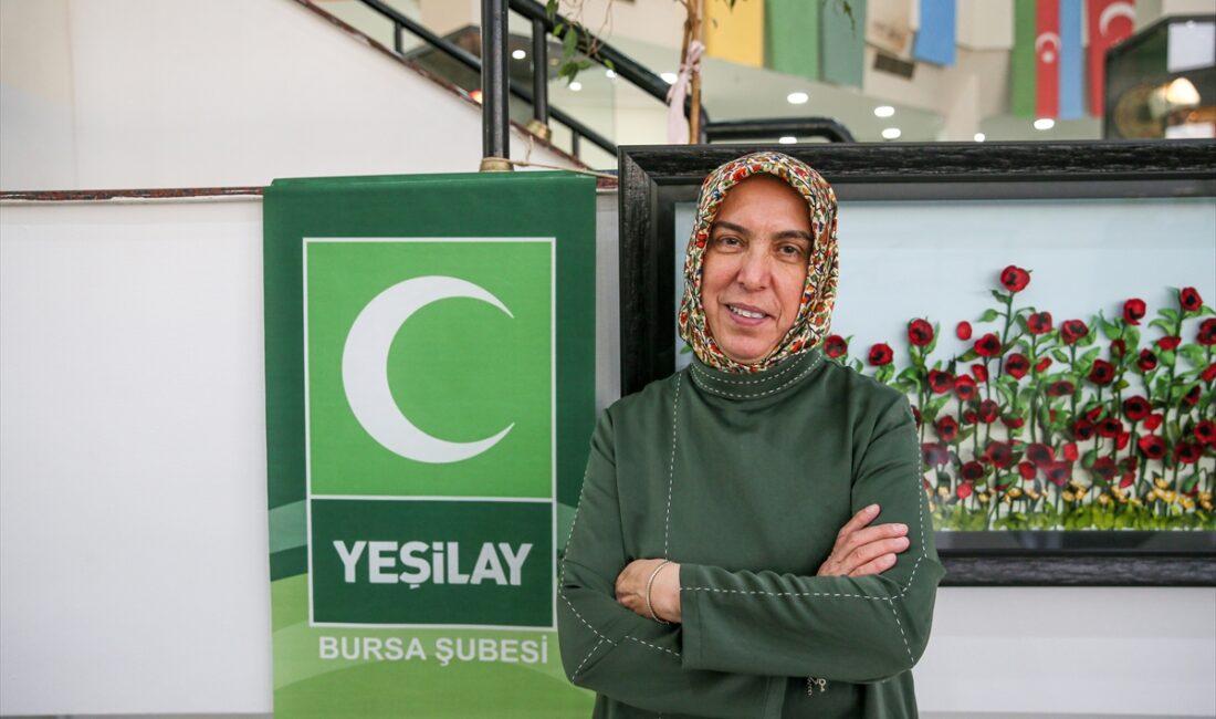 - Bursa'da ipek koza sanatçısı Menşure Uçak:
- "İnşallah her bir