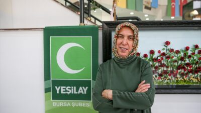 - Bursa'da ipek koza sanatçısı Menşure Uçak:
- "İnşallah her bir