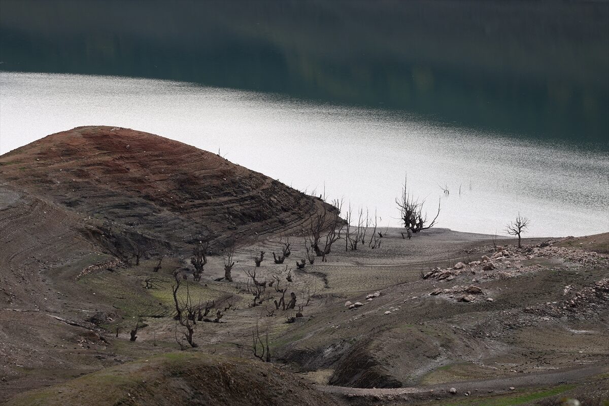- "Atina için yalnızca iki yıllık su kaynağı kaldı. Yağmur