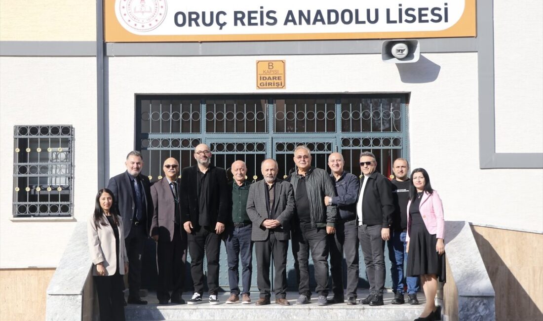 - Bilim dünyasında önemli çalışmalara imza atan Canan Dağdeviren'in mezun