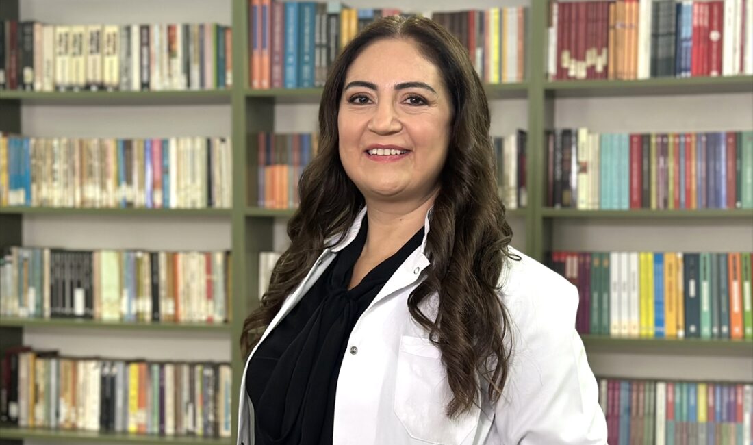 - Beşiktaş Anadolu Lisesi Edebiyat Öğretmeni Ülkü Anadol:
- "Aslında her