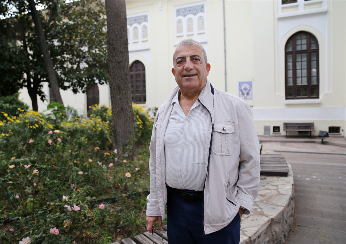 - Tan Sağtürk'e Dokuz Eylül Üniversitesi İzmir Devlet Konservatuvarındaki lise