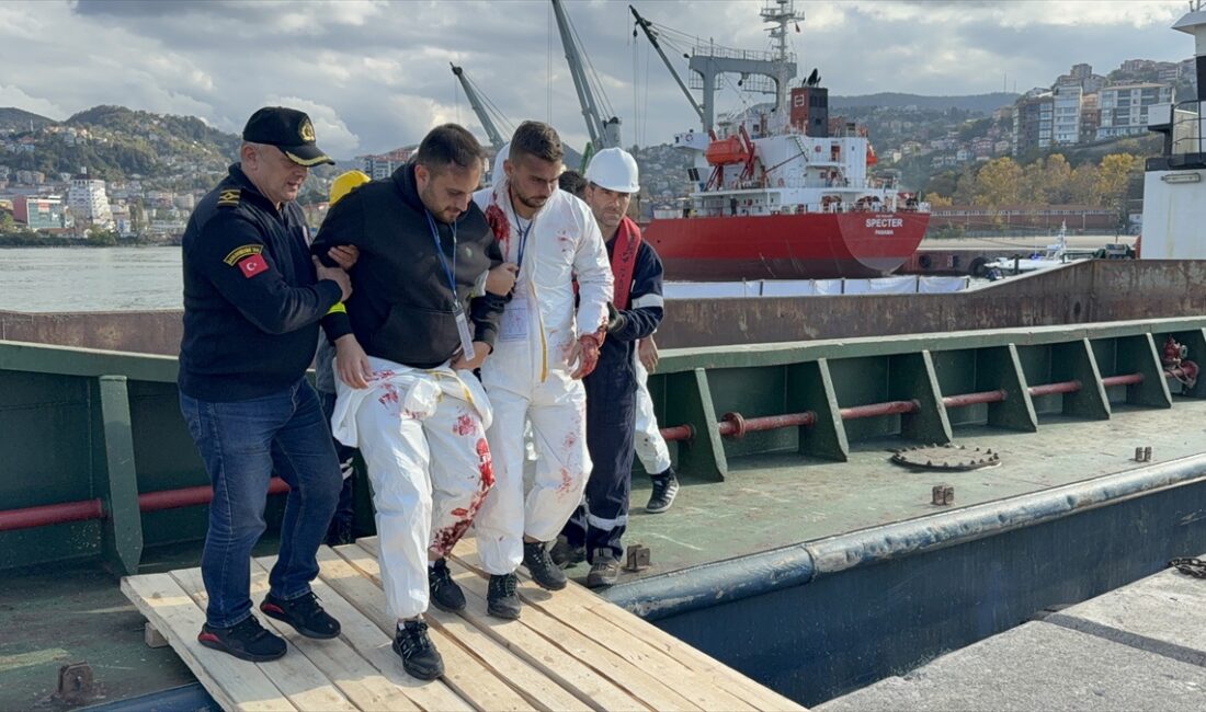 ZONGULDAK (AA) – Zonguldak'ta gemi kazası tatbikatı gerçekleştirildi. İl Sağlık