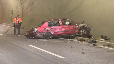 ZONGULDAK (AA) – Zonguldak'ta tünel içinde duvara çarpan otomobildeki 2